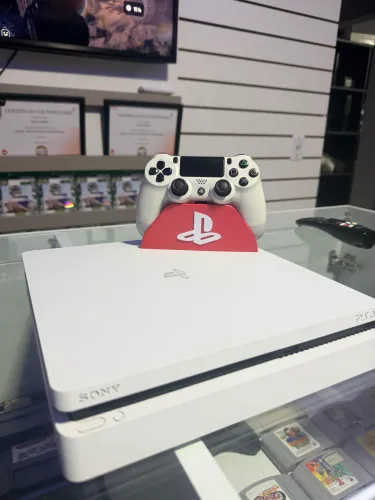 PLAYSTATION 4 BRANCO COM CONTROLE