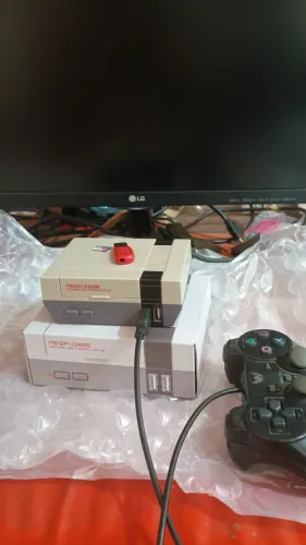 Mini Console Retro com mais de 600 jogos e extras