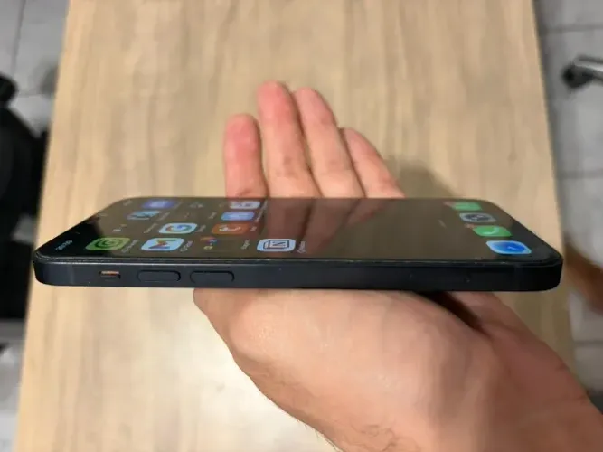 iPhone 12 - 64GB - Preto