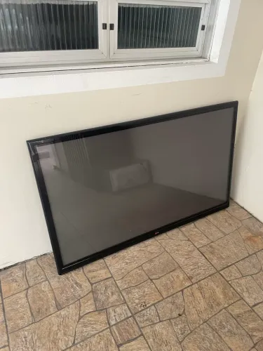 Barbada vendo TV 50 polegadas