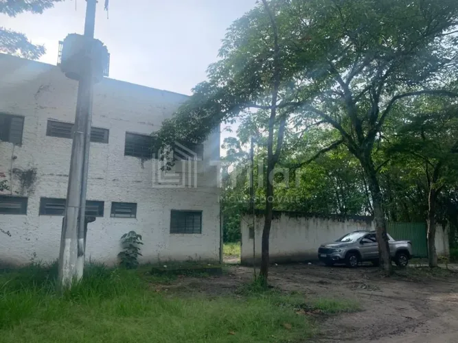 GALPÁO COM 500M² VENDO TAUBATÉ
