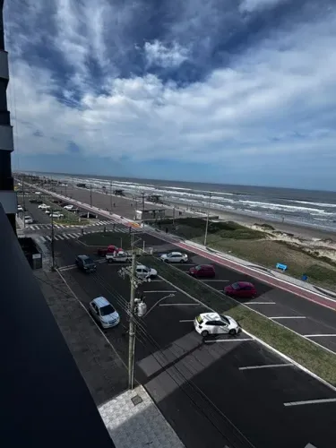 Cobertura pé n'areia, de frente ao mar, confortável, com 02 quartos em Capão da Canoa-RS