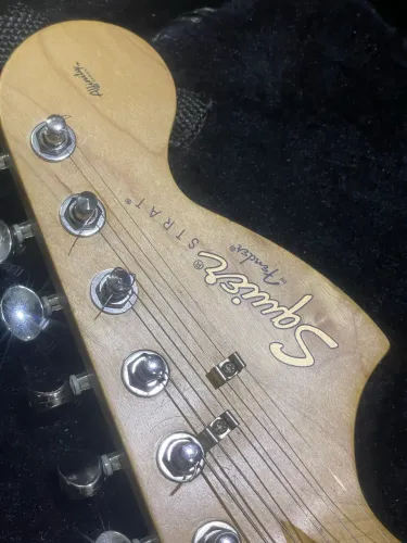 Guitarra Squier Fander/ Pedaleira GT8