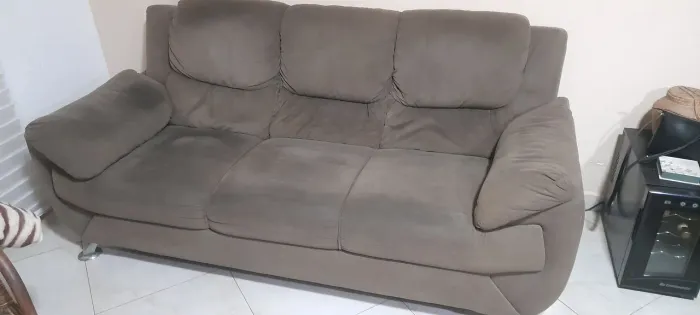 Sofá 3 lugares assento e encosto fixos