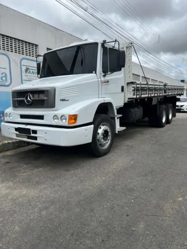 Caminhão L1620 Mercedes Benz
