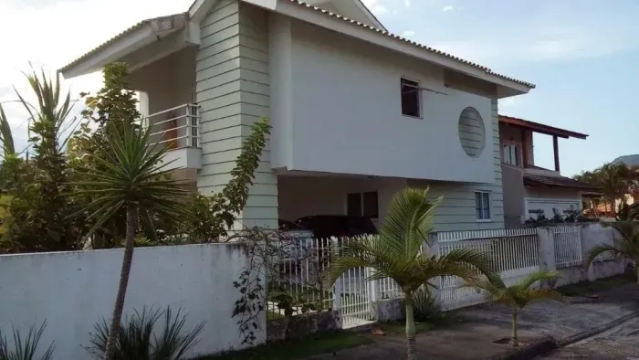 Imóvel para aluguel possui 270 metros quadrados com 3 quartos em Pântano do Sul - Florianó