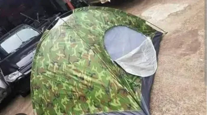 Barraca camping camuflada 6 lugares + lona /Kit sem uso no centro de São Gonçalo