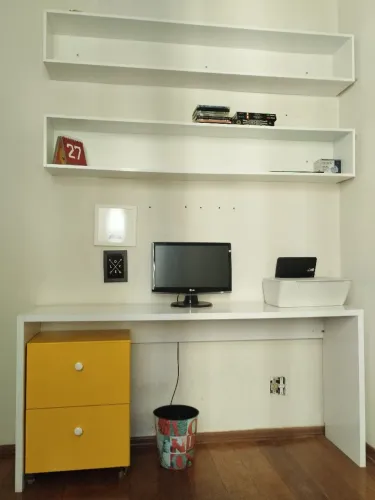 Móvel para escritório ou quarto