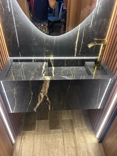 Pias, nichos e bancadas em porcelanato