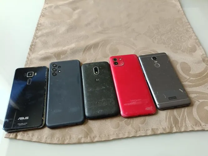 5 celulares quebrados