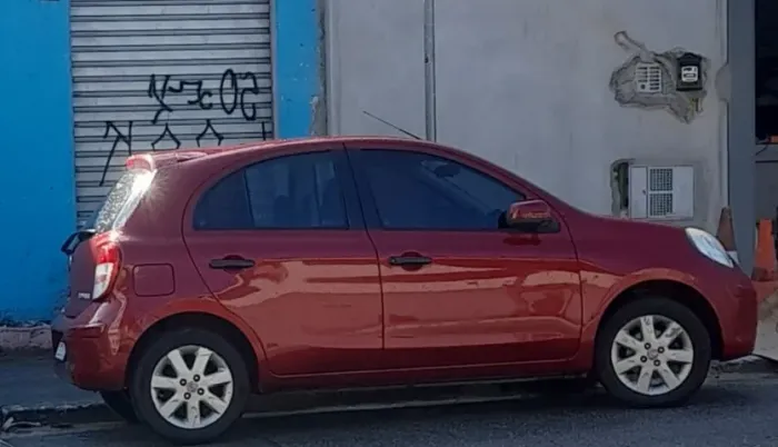 Nissan March SV 1.6 16V Flex Fuel 2012