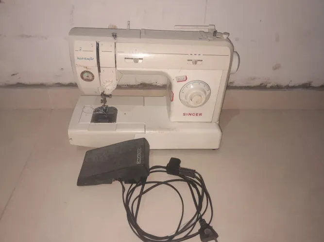 Máquina de costura singer