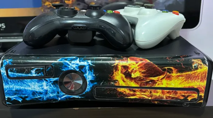 Vendo Xbox 360 desbloqueado e com uma manete, possui 40 jogos, e vários jogos da Nintendo 
