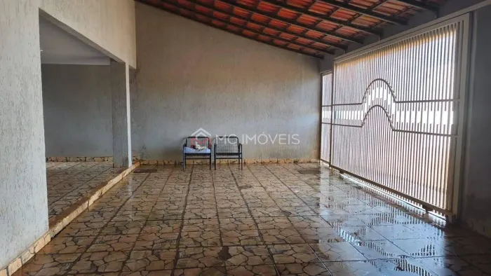 Casa à Venda na Quadra P Chácara 16 - Setor Coimbra | 4 Quartos | 2 Suítes | Lote de 300 m