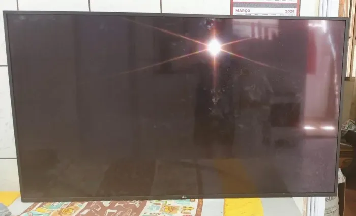 TV LG 65  Smart TV - Tela Quebrada (Para Conserto ou Peças)