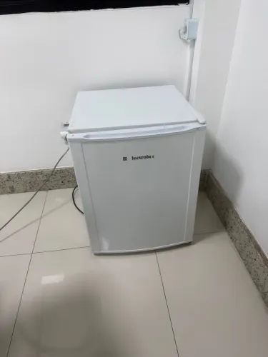 Frigobar eletrolux 47L novo branco