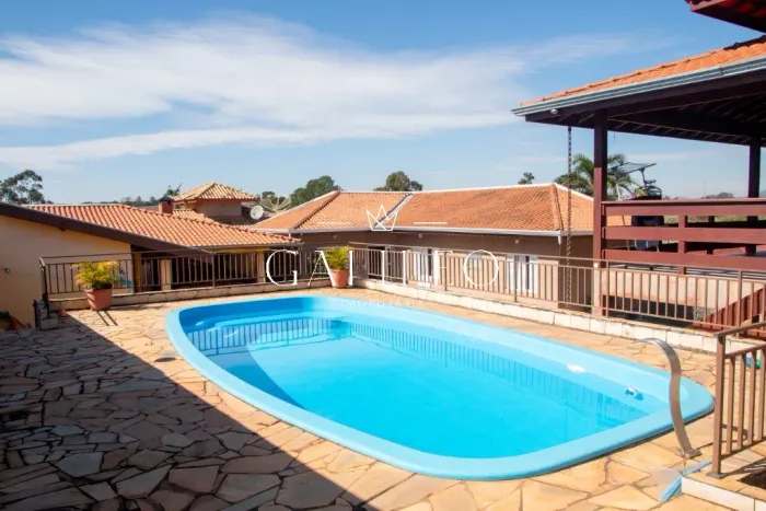 Casa à Venda em Jundiaí-SP no Jardim Pellizzari: 6 Quartos, 2 Suítes, 3 Salas, 6 Banheiros