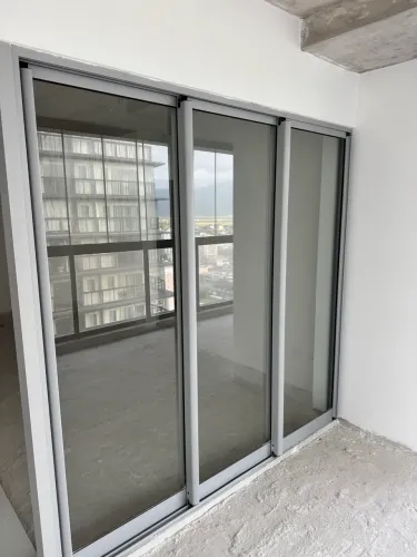 Vendo porta 3 folha nova, valor 1200