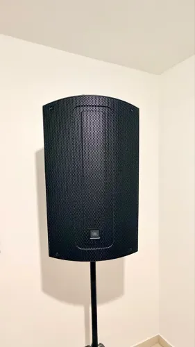 Caixa De Som Jbl Max 15  Bluetooth Amplificada + Tripé