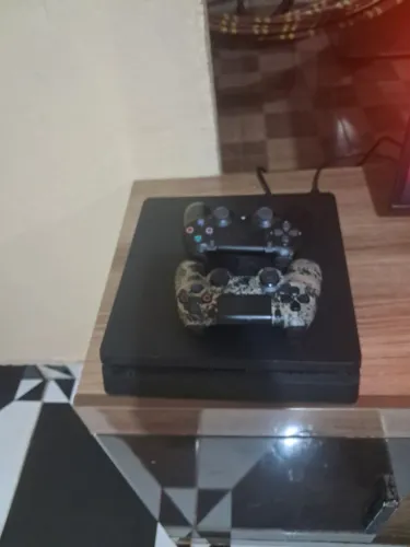 PS4 acompanhando 2 controle
