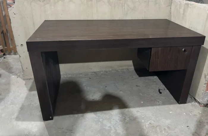 Mesa de madeira de escritório