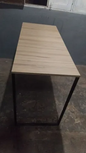 Mesa de estudo industrial nova, a pronta entrega Medidas 1.20x50x76, * mais 