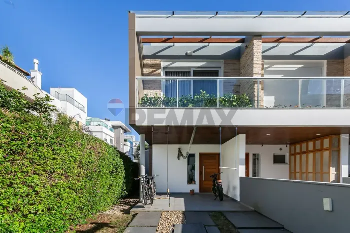 Casa à venda com 3 quartos , 144 m² útil e 166 m² de terreno por R$ 1.950.000,00 no Rio Ta
