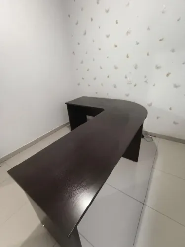 Mesa de escritório em L