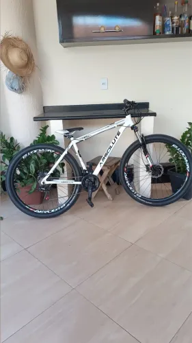 ? Bicicleta Absolute Aro 29 - Freio Hidráulico Shimano MT200 | Excelente Estado