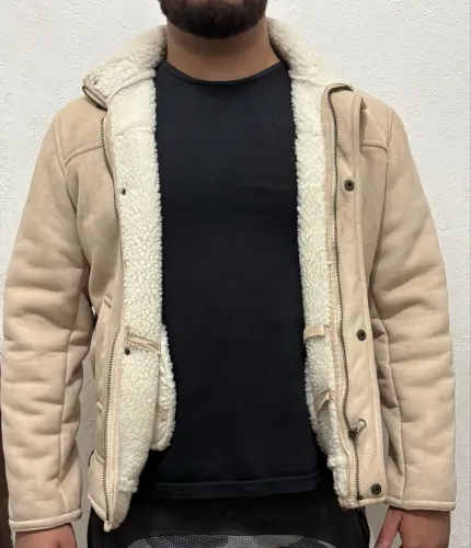 Jaqueta masculina forrada com pelo sherpa bege