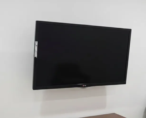 TV LG 32LN540B Com Suporte Articulado de Parede (NÃO É SMART)<br><br>