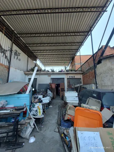 Loja grande na estrada do Magarça bastante espaço pra comércio ou moradia
