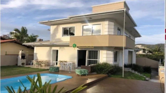 Casa com piscina e 4 quartos à venda na Praia de Jurerê, em Florianópolis.
