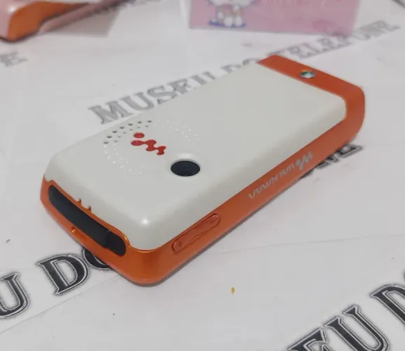 Sony Ericsson w200 walkman celular antigo RELIQUIA branco e laranjado