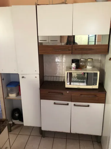 Armário modular de cozinha e fogão