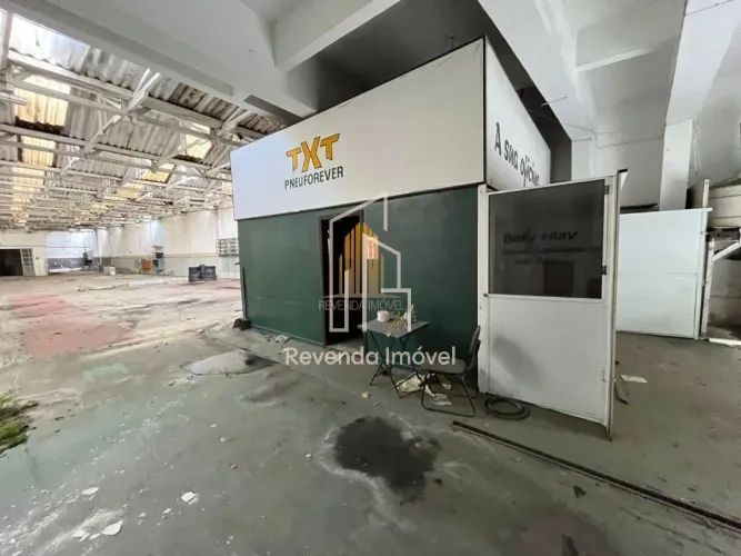 Higienópolis - Galpão Comercial de 910m² com 2 banheiros.