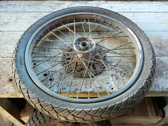 Roda completa aro 21, cubo novo, aro usado, pneu usado boa condiçao, disco de freio novo! 