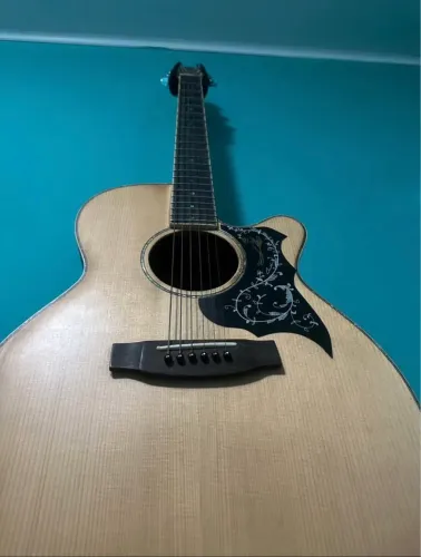 Violão takamine