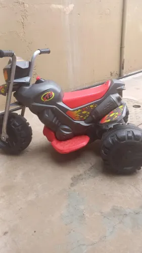 Moto elétrica infantil