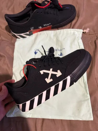 Tênis off white 1:1 - TAM 40/41 BR + 2 Camistas Off-White de brinde
