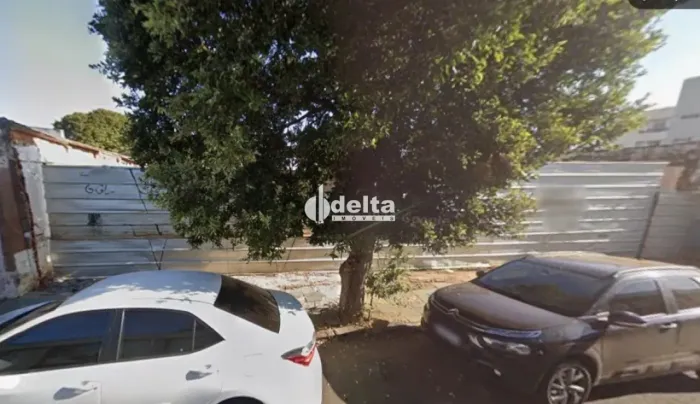 Terreno disponível para venda no bairro Brasil em Uberlândia-MG