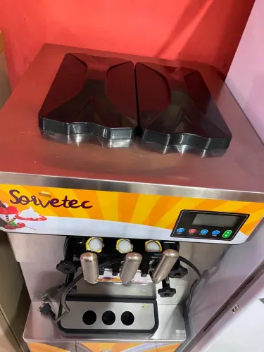 Maquina de sorvete capacidade de até 600 casquinha por hora