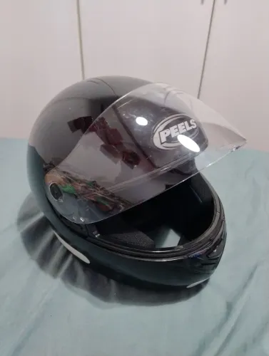 Capacete usado peels 