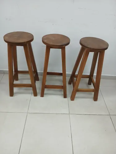 Banquetas de madeira