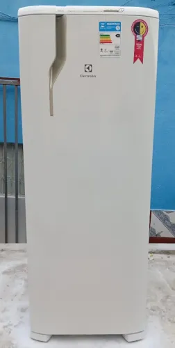 Geladeira Electrolux 1 porta Frost Free em bom estado gelando super bem