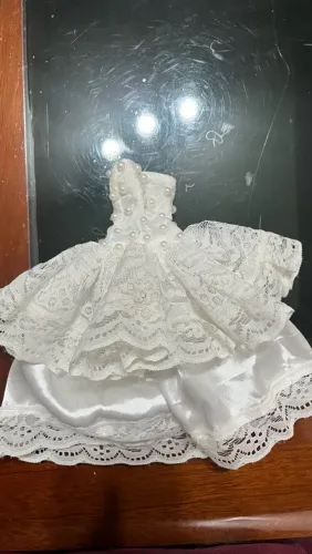 Vestido de Noiva Branco Artesanal para Barbie com Pérolas e Renda