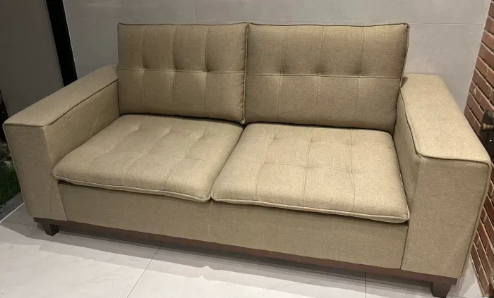 Sofá 2 lugares, 1,80m, em linho bege