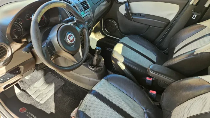 Fiat Grand Siena Essence Dual. 1.6 Flex 16V 2015
