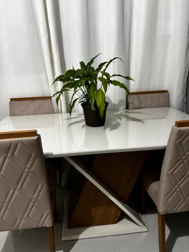 Mesa 04 cadeiras off white