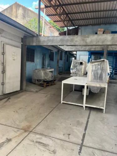 Alugo excelente conjunto de salas e galpão no Rocha com cerca de 600m2